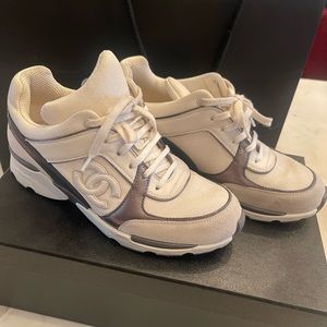 ✈️sold ♥️chanel sneakers